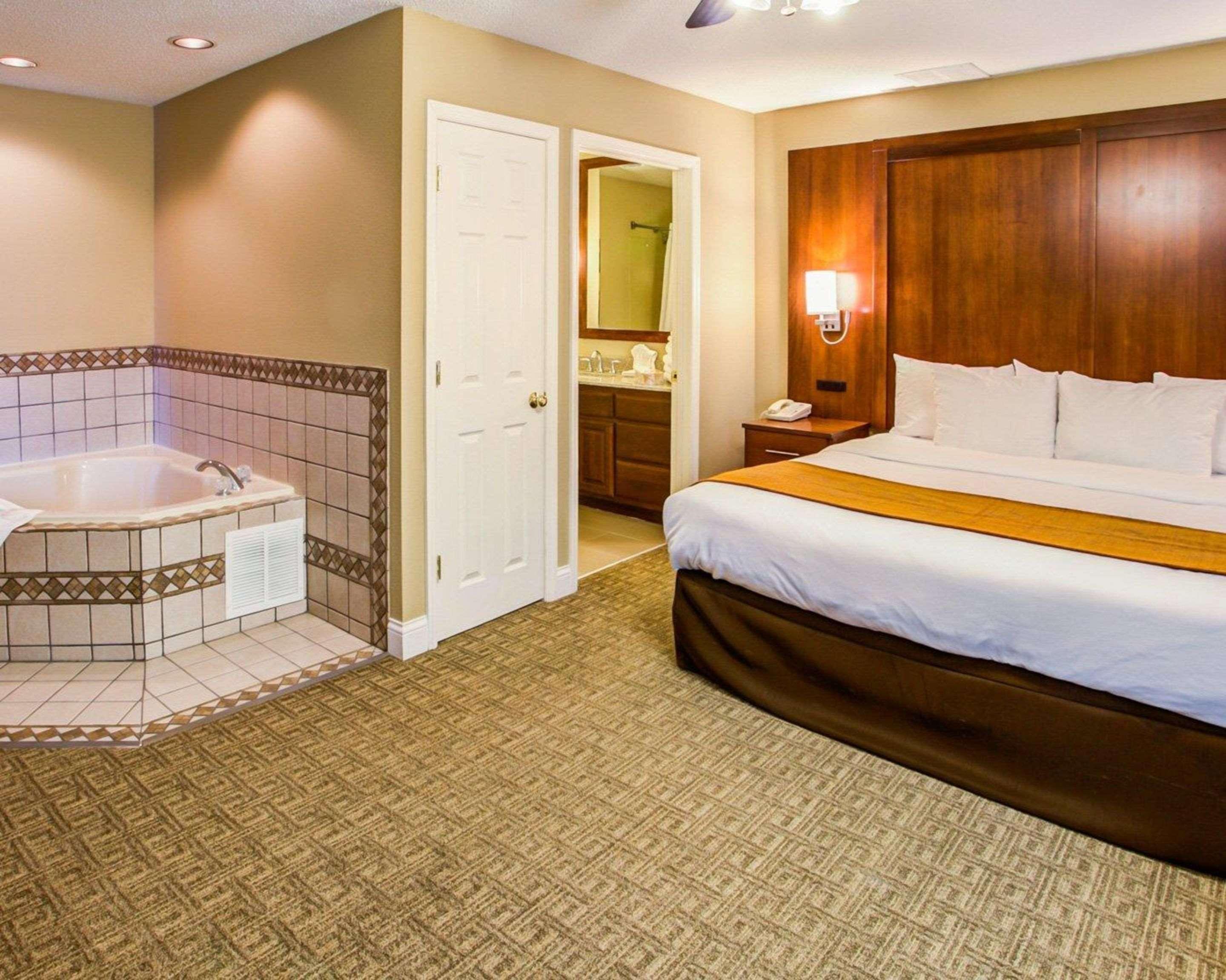 Comfort Suites Georgetown Exterior photo